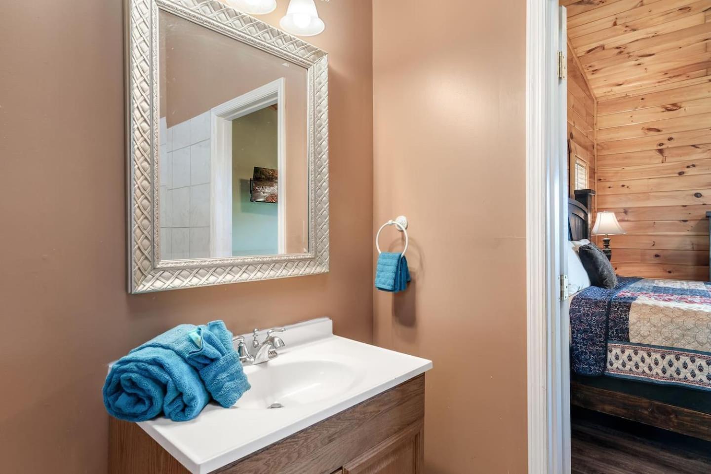 Top Mtn Views, Hottub, Games, 4 Suites, Pets سيفيرفيل المظهر الخارجي الصورة